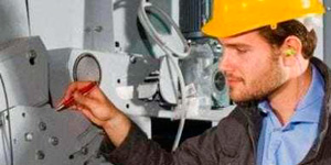 MANTENIMIENTO DE MAQUINARIA EN LINEA AMARILLA